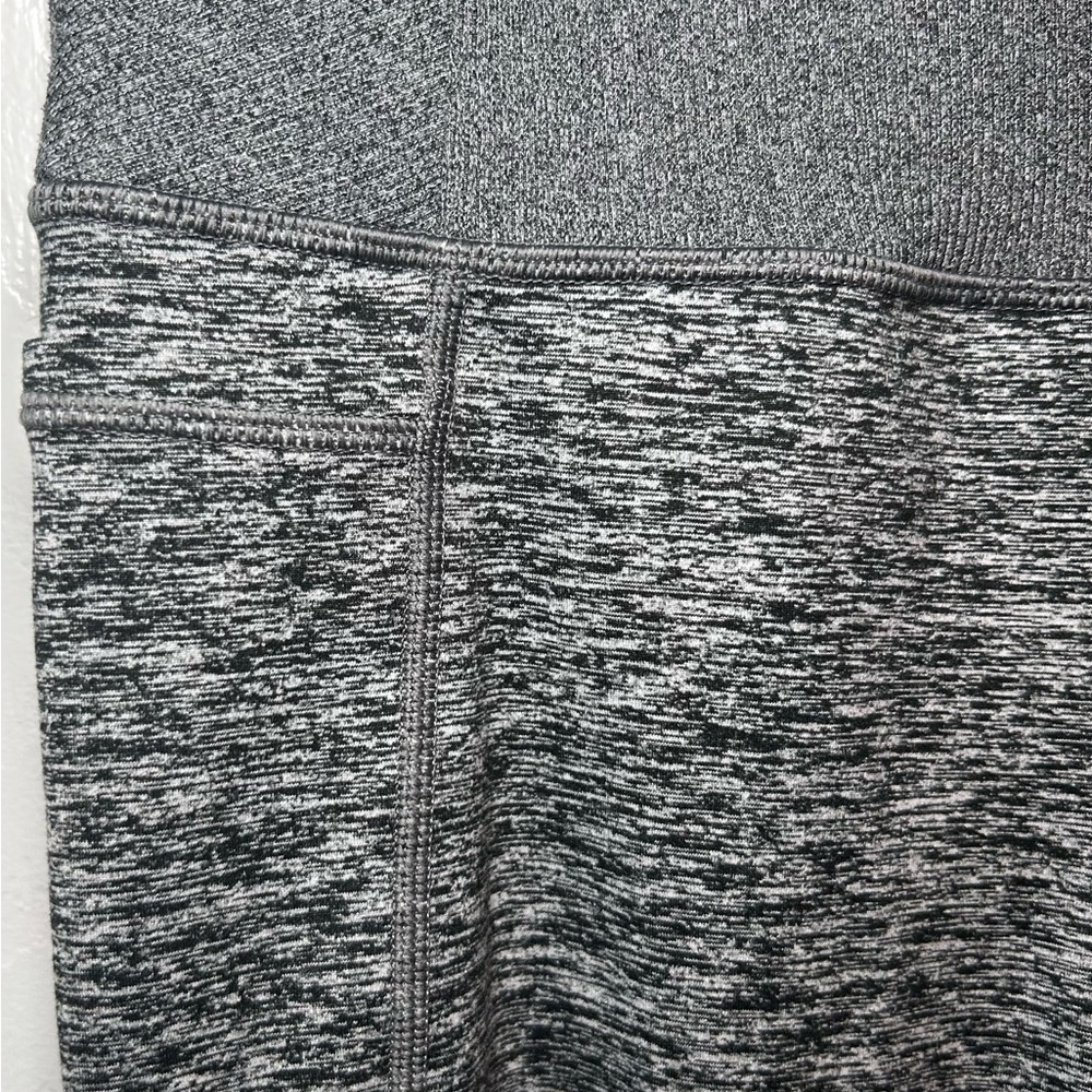 ATHLETA Exhale Heel Tight- Heathered Grey/ Size Small - Picture 4 of 8